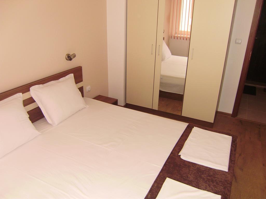 Apartments Vesi&Gery Pomorie Exterior foto