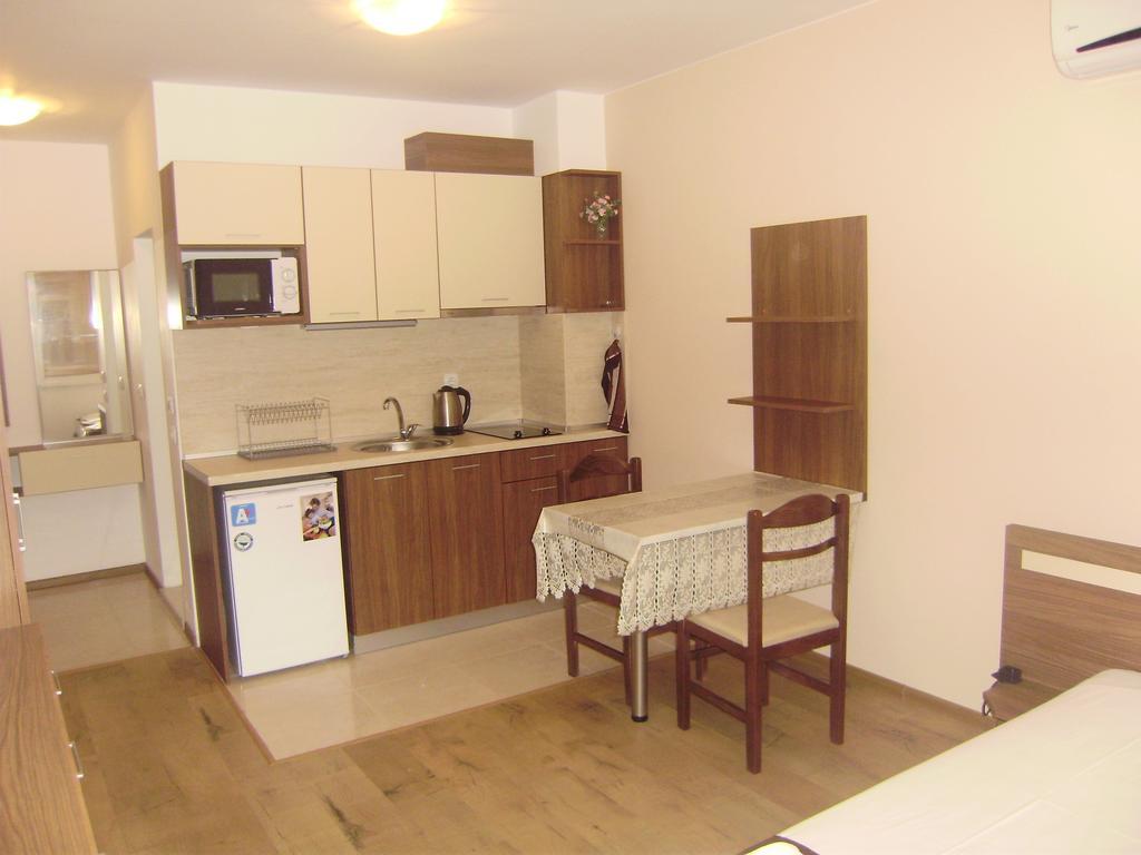 Apartments Vesi&Gery Pomorie Exterior foto