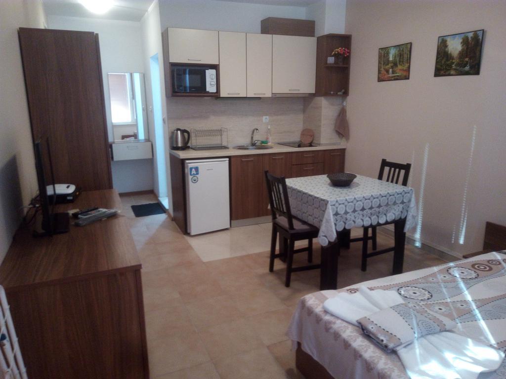 Apartments Vesi&Gery Pomorie Exterior foto