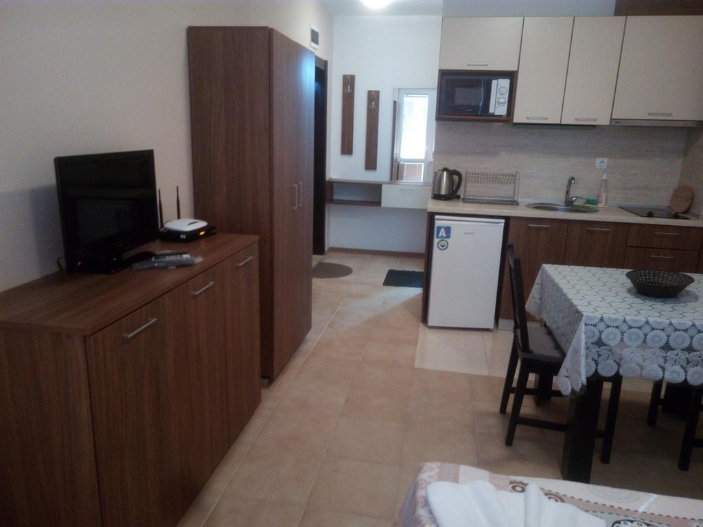 Apartments Vesi&Gery Pomorie Exterior foto